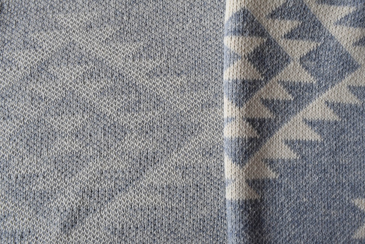 リバーシブルジャガードのニット生地のお店 Maffon ジャズネップジャガードニット生地 ネイティブ柄 色 デニム アイボリー